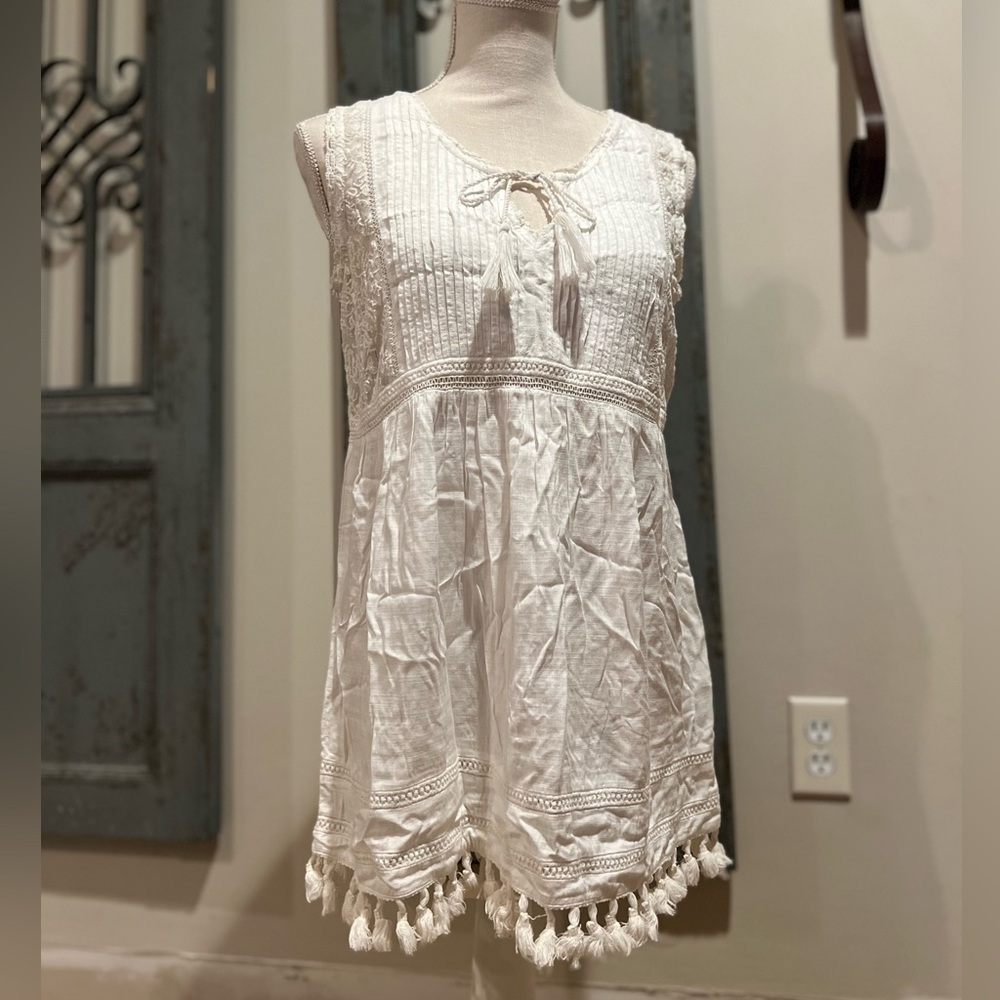 NWT Dylan Los Angeles white crochet lace top
